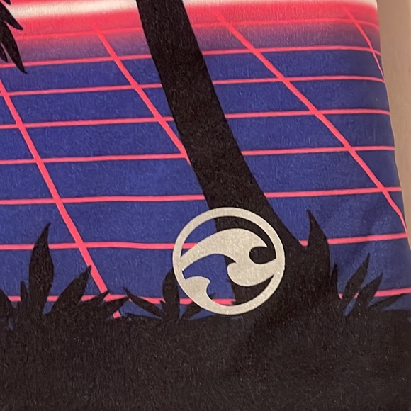 OCEAN CURRENT Swim Trunks. Size Medium - Picture 5 of 11